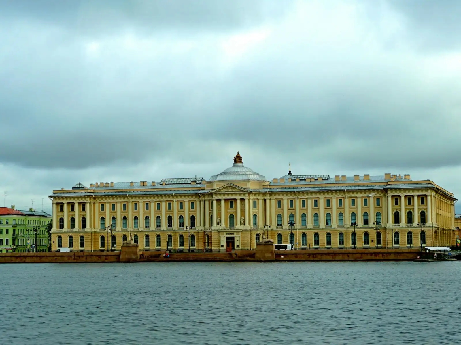 俄罗斯列宾美术学院留学费用要多少